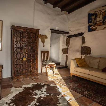 Casa Margarita Vila *